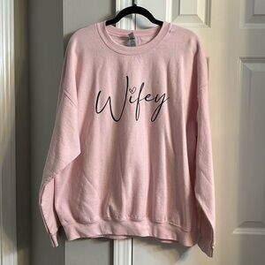 Crewneck sweatshirt with vinyl “wifey”